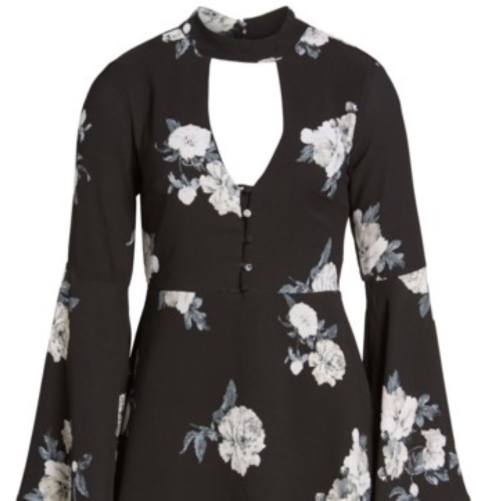 [Socialite] Harper Bell Sleeve Dress - Picture 5 of 5